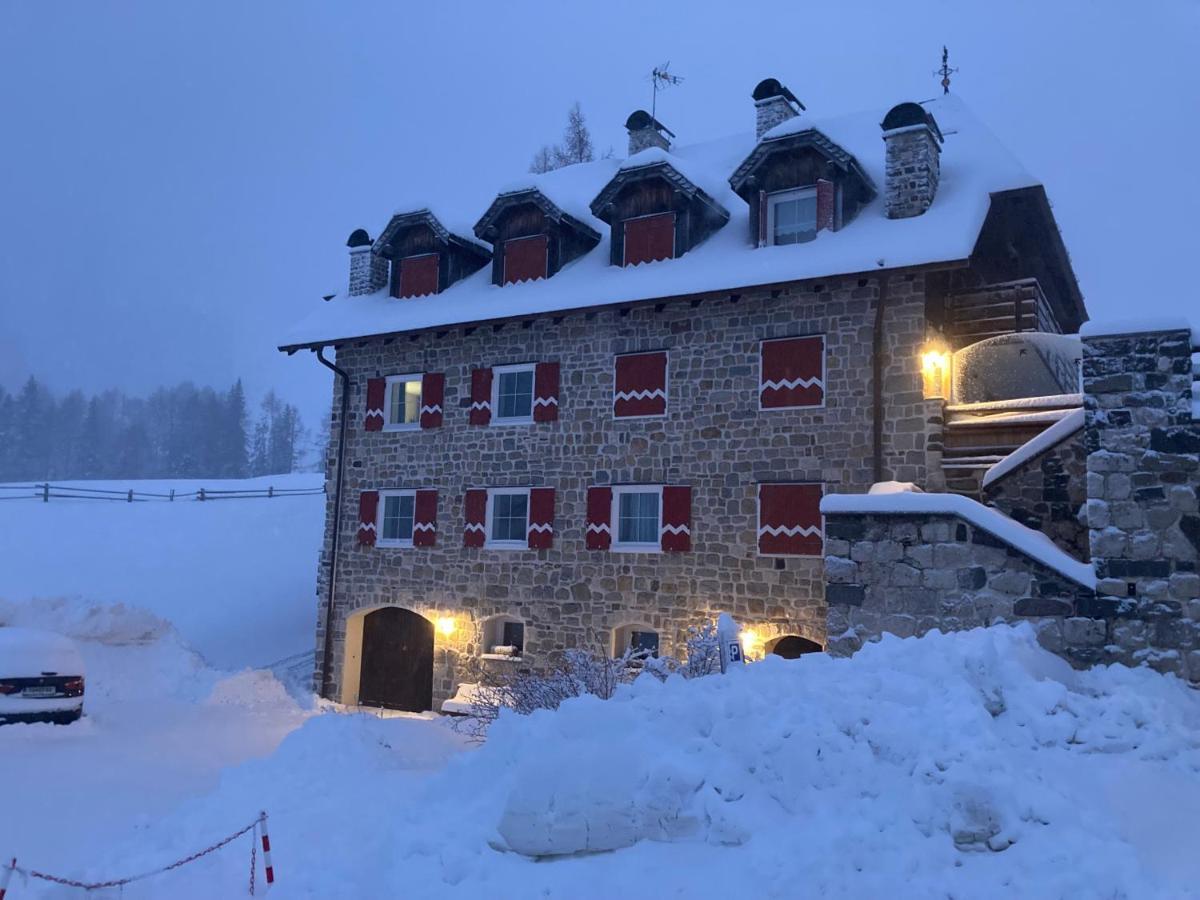 Renoviertes Apartment Mit Terrasse An Der Piste Mit Kostenlosen Wifi 卡瑞扎奥湖 外观 照片