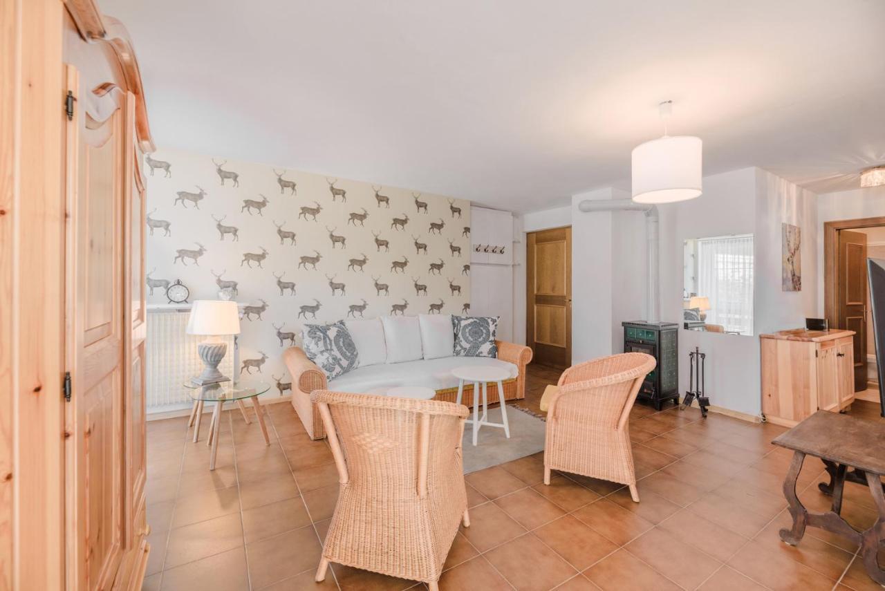 Renoviertes Apartment Mit Terrasse An Der Piste Mit Kostenlosen Wifi 卡瑞扎奥湖 外观 照片
